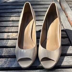 Merona size 6 cream colored heels